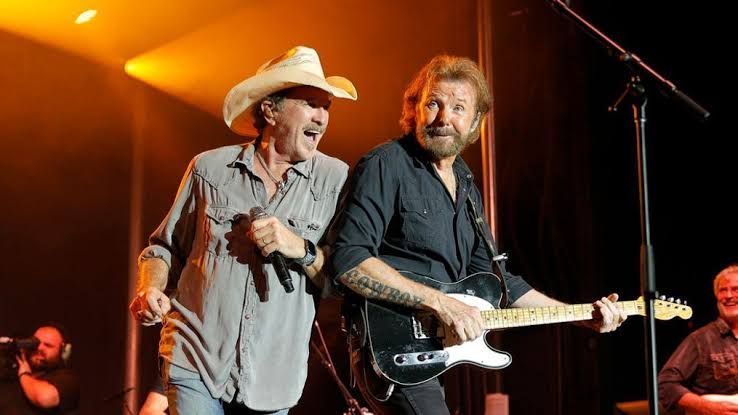 Crowd at a Brooks & Dunn show